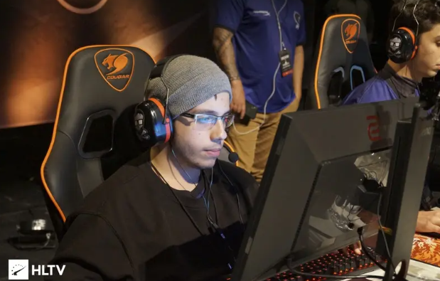 的舞台上展 的舞台上展