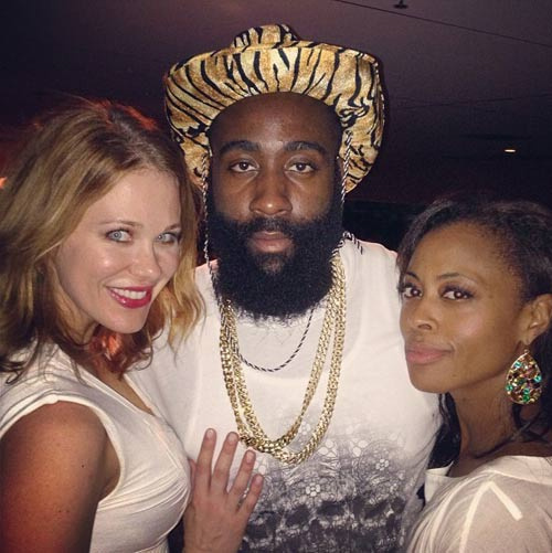 呈现三点共 呈现三点共